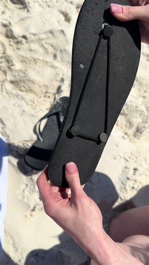 BEACH HACKS you NEED this summer 🤩👌🏻#hack #beachhack #tips #summerhacks #lifehacks