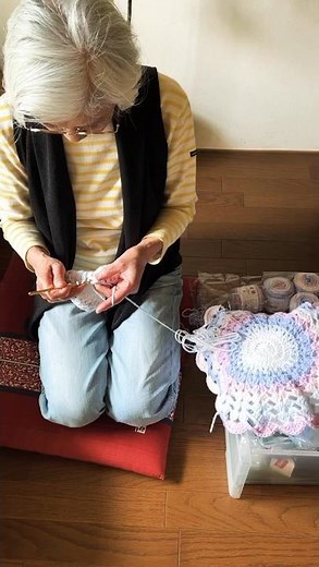 【かぎ針編み】一目一目手編みする花座布団🌸80代かぎばあの手仕事👵 #crochet #おばあちゃん #かぎ針編み #ハンドメイド