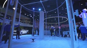 Les robots volants d'Intel ! Prochaine étape : se promener au cœur du #CES2016 ? #drone | Intel