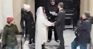 Rhode Island couple ties the knot during snowstorm