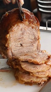 O corte que desliza, a maciez sensacional e até a fumacinha saindo… esse cupim está pronto para ser apreciado. Concorda? Então, vem! 😍🔥 #rodiziodecarnes #churrascaria #recife #churrasco #boaviagemrecife #boaviagembeach #deliveryrecife #ifoodrecife #restaurantesrecife #gastronomiarecife #instarecife | Ponteio Churrascaria