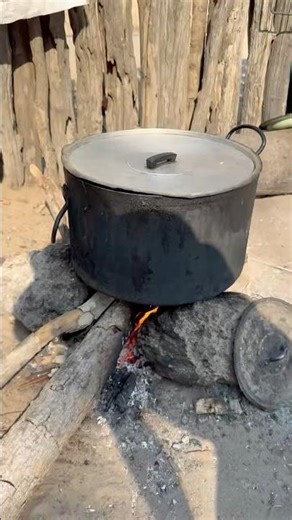 Goat Stew Over Open Fire, Namibian Village Style #kurzvideos #villagelife #cookingoverfire