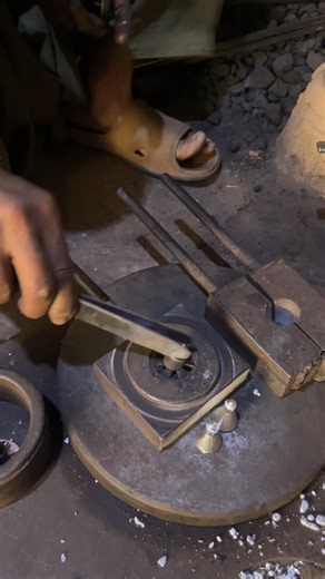 "Melting Aluminium and Casting a Small Juicer Grinder Bottom Part in a Die | Machine Making Process"