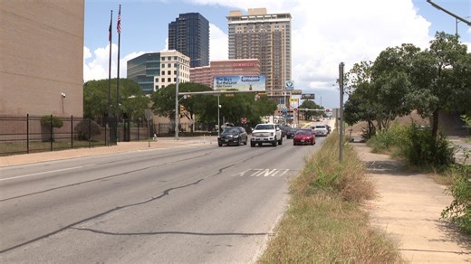 Man arrested following stabbing death near I-35 in Downtown Austin