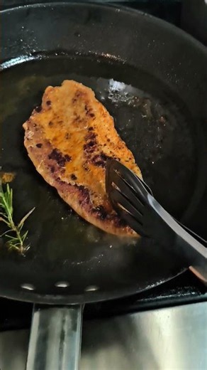 How to cook a juicy Sirloin Steak in a pan! 🤤🥩