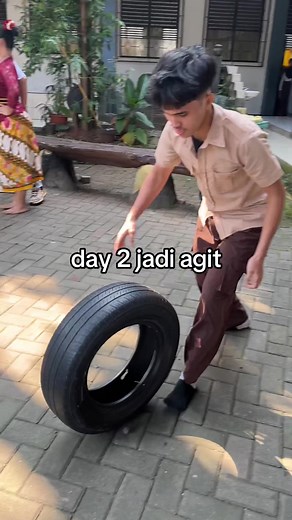 Agit: Hari Pertama Dalam Tren #Agit