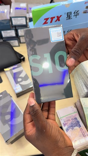 Samsung S10: Akira Nails Review