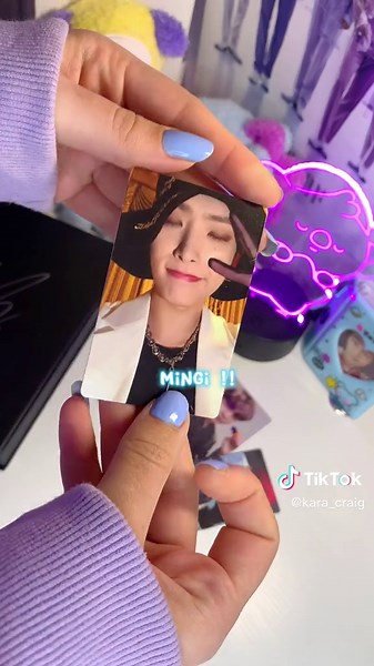 Unboxing a Signed ATEEZ Album from hello82 | Mingi ATEEZ