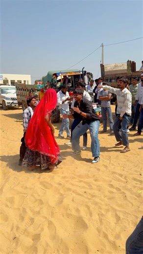 Rajasthani Crazy 😜 Dance 💃 Public Me Dhoom Machaa dii #shortsviral #comedy