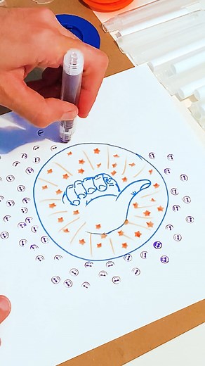 With the NEW Crayola Marker Workshop, kids can dive into hands-on creativity! A fun and easy kit that lets them build 20 custom markers from scratch, including emoji and wacky marker tips for playful designs! #staycreative | Crayola