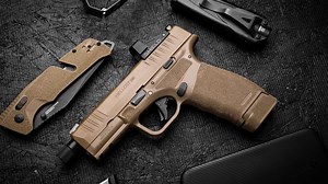 First Look: Desert FDE Hellcat Pro Threaded - The Armory Life
