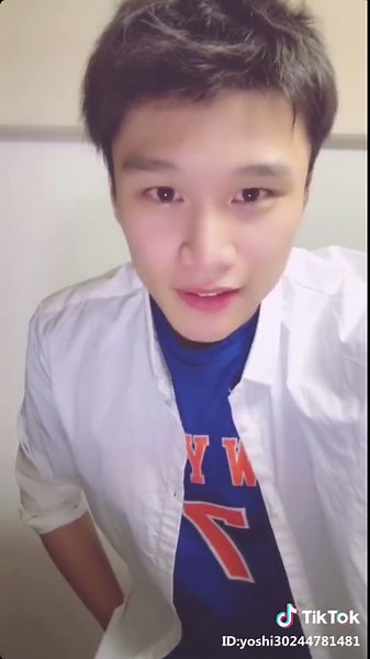 Awkward Moments in Fashion: Casual Outfit Reactions