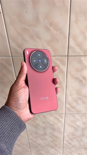 Aayush Vikrama on Instagram: "Vivo X300 Unboxing 🔥 | 12GB RAM + 256GB Variant | First Look & Hands-On Review | Best Camera Phone Purchased @croma.retail and swagat nahi karoge @vivo_india ❤️ 1st January 2026 , Happy New Year Gift 🎁 #Vivox300 #vivo #bestcamera #vivomobiles"