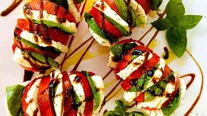 A fun twist on a caprese salad.