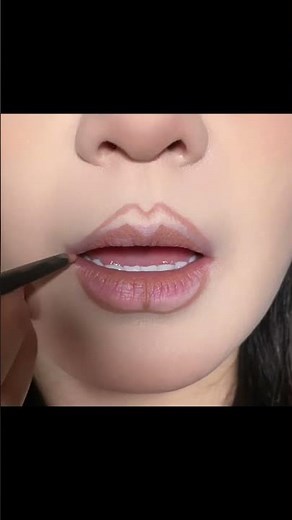 how to make your lips bigger through lip makeup !