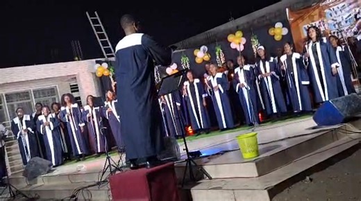 #RDC: Un concert de Noël, en soutien aux Congolais vivant sous occupation de l'armée rwandaise et ses supplétifs du M23-AFC dans quelques parties des provinces du Nord-Kivu et du Sud-Kivu, dans l'est de la République démocratique du Congo (RDC), a été livré dimanche, à la paroisse Christ Sauveur à Kinshasa, a constaté l'ACP. Pour le curé de la paroisse, le père Antoine Mafu, de la congrégation des missionnaires Oblats de Marie Immaculée, la RDC regorge des talents à mettre au service de tous pou