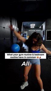 What your gym routine & your bedroom routine have in common…😅 👇Just like when your hubby tries to come at you cold turkey, it can lead to some…uncomfortableness 😅 entering your workout without a proper warmup can lead to serious injury!An effective warm up should include 3 things:✅dynamic movements that compliment the body parts you’ll be working ✅activate the muscles✅take you through the full range of motion Comment “COACHING” to work with me 👇 | Alena Cassisi