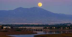 How to Predict and Photograph the Perfect Moonrise – Nature TTL