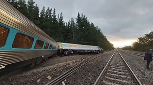 Investigation launched into Melbourne train derailment that killed two