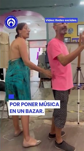 "La educación es internacional": Turistas españoles reclaman a artesanas oaxaqueñas por poner musica