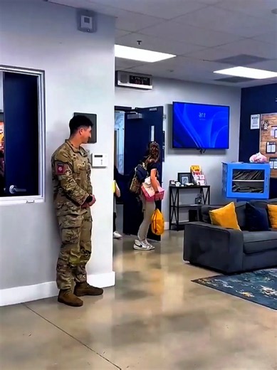 Soldiers Coming Home Surprise Reunion — Emotional Homecoming Video