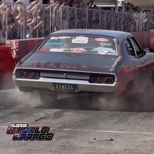 KING XA insane Aussie burnout legend turns rubber into smoke instantly
