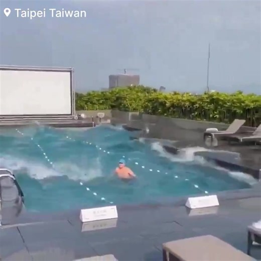 The footage captured someone swimming in a pool in #Taipei when the powerful 7.3-magnitude #earthquake striked Hualien, #Taiwan, this morning. | Shanghai Daily 上海日报