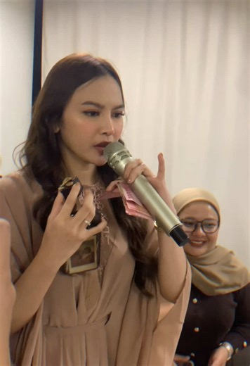 WKWKWKW maapkeun lin tp lucu bgt ttp cantik mau bgini jg mah euy😭😭😍 @Mahalini Raharja #CapCut #mahaliniraharja #mahalini #stecu #jj #fyp