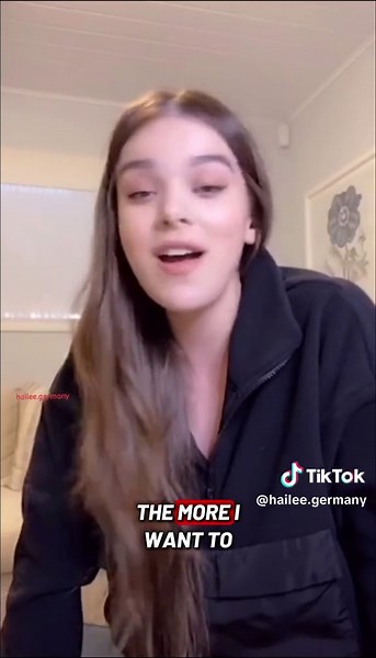 Hailee Steinfeld's Live Performance of 'Starving'