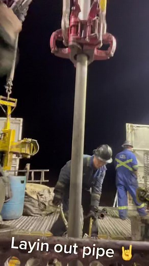Just an average day, layin out pipe 🤘 #roughneck #oil #fyp #oilandgas #oilrigs #albertaoil #yyc #hardwork #12hourshift #12hourshifts