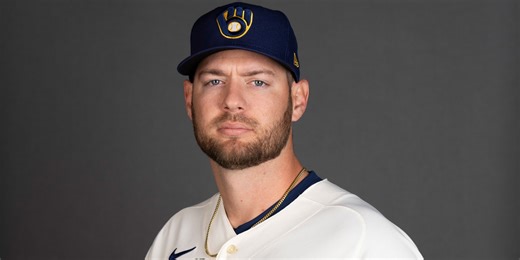 'All organic': Houser wows with back-to-back pickoffs