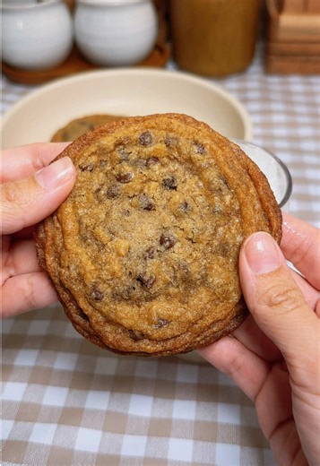 Personal-Sized Chocolate Chip Cookies (2 Large or 4 Small)