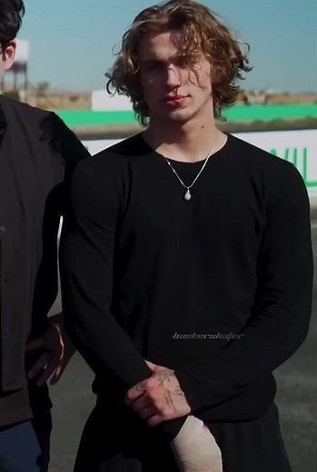 Vinnie Hacker Hair Length: Perfect Hairstyles for Men