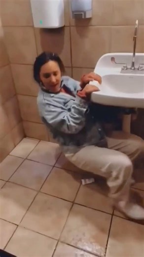 The end 😂😂 #shorts #funny #fails #viral #shortsfeed 24