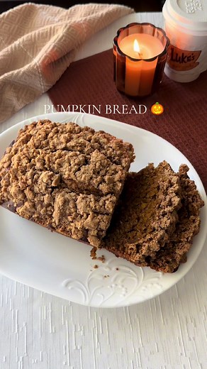 Delicious Pumpkin Bread with Brown Sugar Cinnamon Crumb Topping Recipe