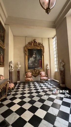 Explore the Baroque Beauty of Chateau de Versailles