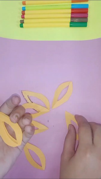 🤓Diy Leaf Craft in 1 minute❤️ #leafart #diy #craft #ytshorts #trending #youtube #viral #shorts #art