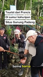Tourist Asal Prancis mengunjungi Situs Gunung Padang Cianjur Para tourist asal Prancis mengunjungi Situs Gunung Padang di Kabupaten Cianjur, Jawa Barat, untuk menyaksikan langsung salah satu warisan megalitikum terbesar dan tertua di Indonesia. Kunjungan ini menjadi pengalaman berharga bagi mereka, karena Gunung Padang tidak hanya menawarkan panorama alam yang menakjubkan, tetapi juga menyimpan nilai sejarah dan budaya yang sangat tinggi. Kehadiran tourist mancanegara ini menunjukkan bahwa Situs