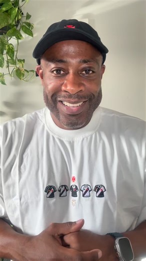 💢Um manto que fala mais alto que mil discursos. O Vasco da Gama e a Braziline entregaram uma obra de arte: a Camisa da Consciência Negra 2025. Representatividade, história e orgulho costurados em cada detalhe.✊🏿 . 📸Dikran Sahagian/Vasco | Wallace Neguere