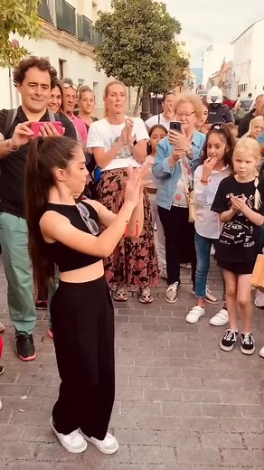 niña bailando bulerias #gitanos #flamenco #jerez