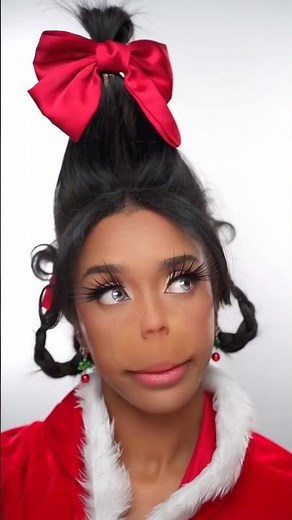 Cindy Lou Who Makeup Transformation! 💄