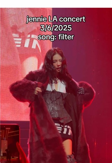 Jennie Performs 'Filter' at LA Concert 2025