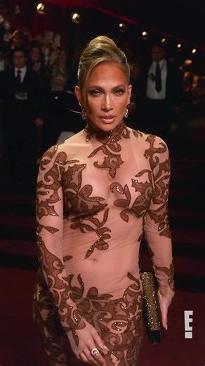 Jennifer Lopez Shines at the Golden Globes 2023