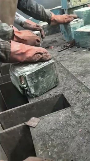 The process of battery disassembly- Good tools and machinery make work easy