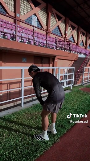 Mastering Track Workouts: 12 x 400m Intervals