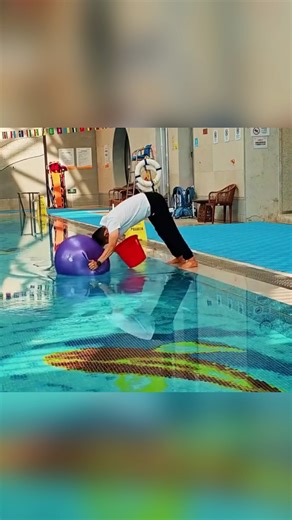 iluoyang on Instagram: "The most intense roller exercise #ﬁtness"