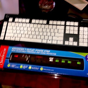 Sunbeam Advanced 7 Outlet Power Strip With Adjustable Threshold Surge Protector