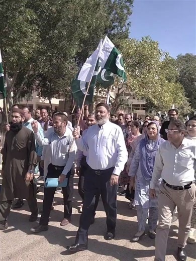 The University of Karachi organized a rally to express solidarity with the Pakistan Armed Forces and its recently launched Operation ‘Ghazab Lil Haq’. The KU’s Vice Chancellor Prof. Dr. Khalid Mahmood Iraqi led the massive rally from the New Administration Building to Azadi Chowk and then back to the new Administration Block today. The KU Registrar Prof. Dr. Imran Ahmed Siddiqui, Deans of all Faculties, Chairpersons of Various Departments, Administrative Staff and Students attended the rally in 