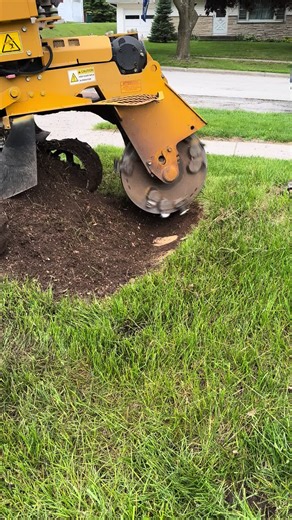 #stumpgrinding #stump #stumpdaddy #stumpremoval #stumpgrinder #hardasarock 🤘. grinding out the mound before even touching wood. That’s how it’s done properly . And yes I probably should have put my debris shields up but this dirt was clean with hardly and rocks