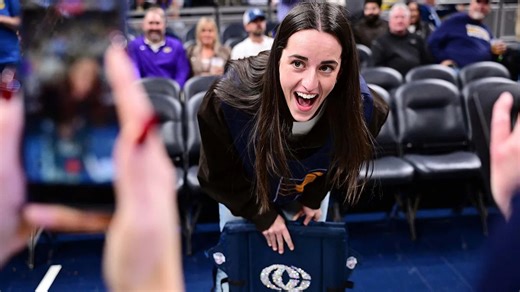 Caitlin Clark offers Cubs her services for new fan promotion